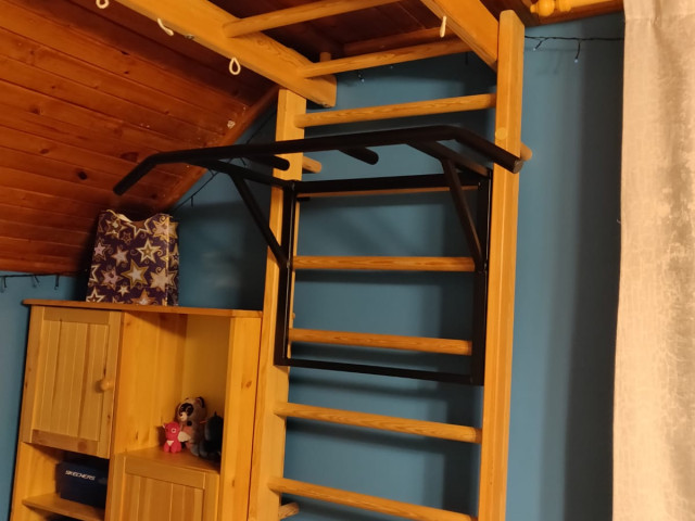 Pievilkšanās stienis zviedru sienai