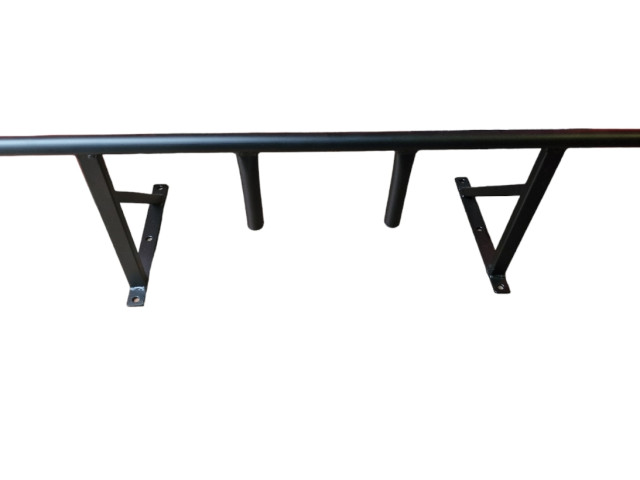 Pievilkšanās stienis ar papildus rokturiem (virs durvīm)