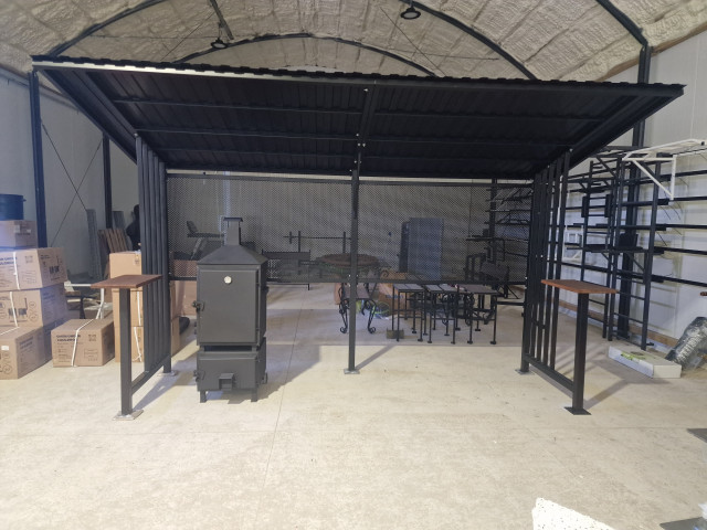 Nojume grilam ar metāla jumtu