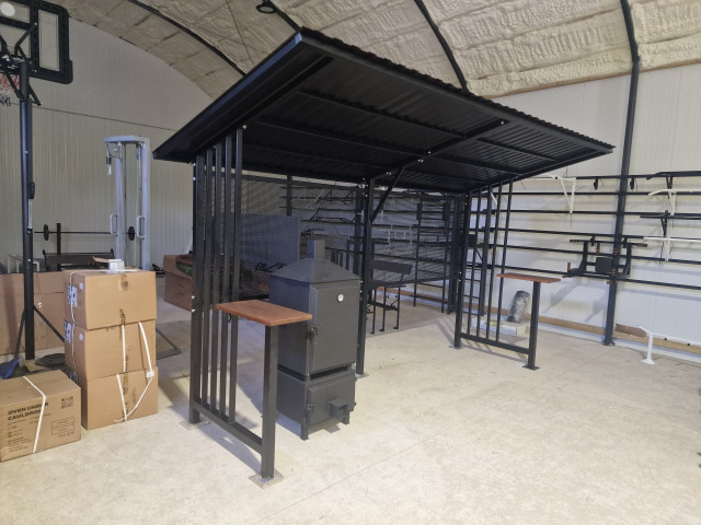 Nojume grilam ar metāla jumtu