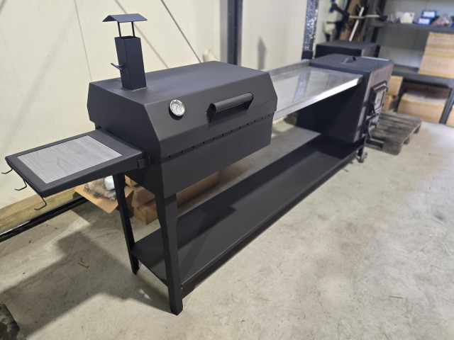 Grils ar čuguna durvīm un galdiņu 3in1, D40cm