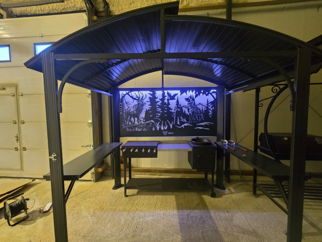 Nojume grilam 3 ar aizmugurejo paneli