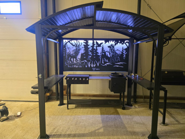 Nojume grilam 3 ar aizmugurejo paneli