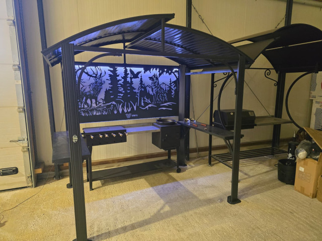 Nojume grilam 3 ar aizmugurejo paneli