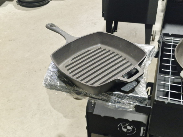 Čuguna panna GRILL 25*25 cm ar lieto rokturi