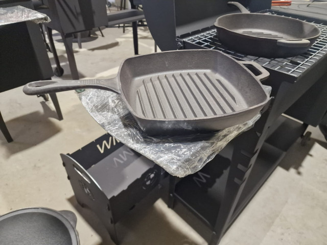 Čuguna panna GRILL 25*25 cm ar lieto rokturi