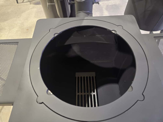 Печь с полками и трубой, квадратная D40см