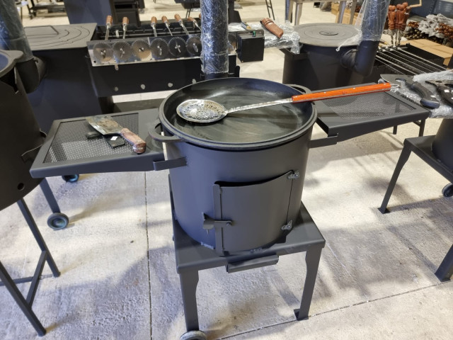 Krāsns ar plauktiem un skursteni, apaļa 3mm - D36, D40, D45, D50