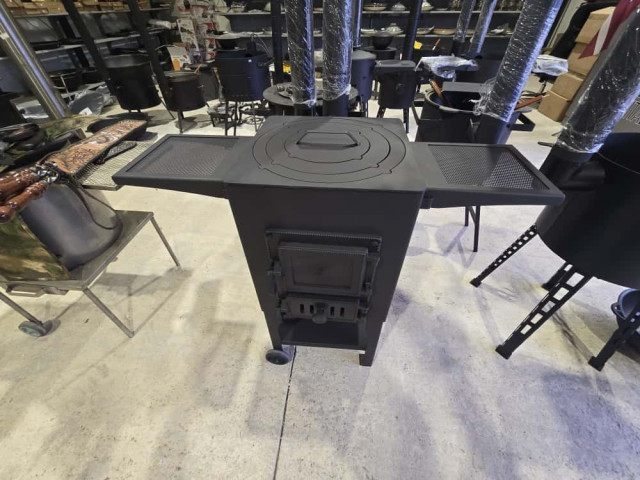 Krāsns ar plauktiem un skursteni, kvadrāta D45 cm