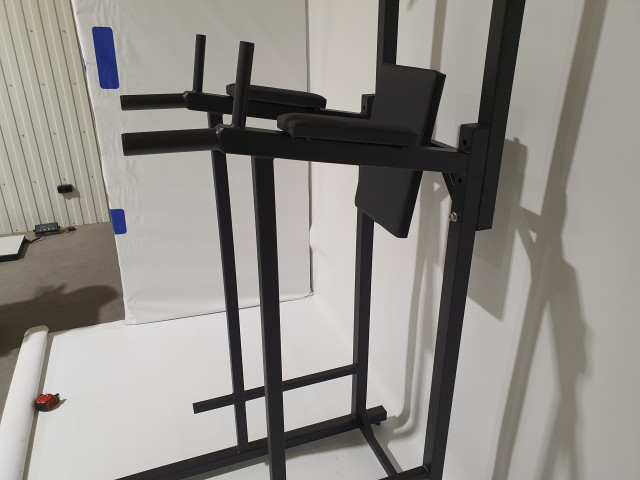 Universālais grīdas trenažieris - pievilkšanas stienis/līdztekas/press