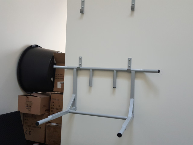 Universālais trenažieris - pievilkšanas stienis/līdztekas