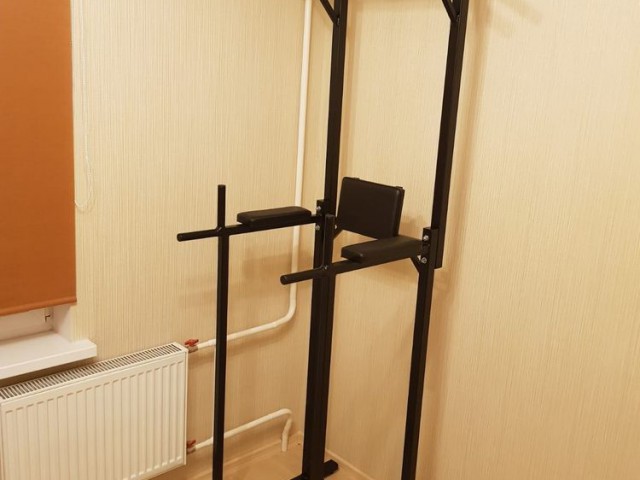 Универсальный напольный тренажер -турник/брусья/пресс