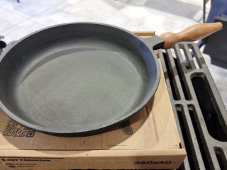 Čuguna panna 240x40mm ar noņemamu rokturi