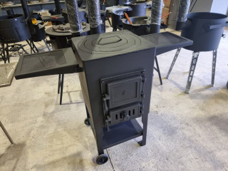 Krāsns ar plauktiem un skursteni, kvadrāta D45 cm