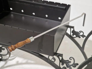 Kruķis ar koka rokturi